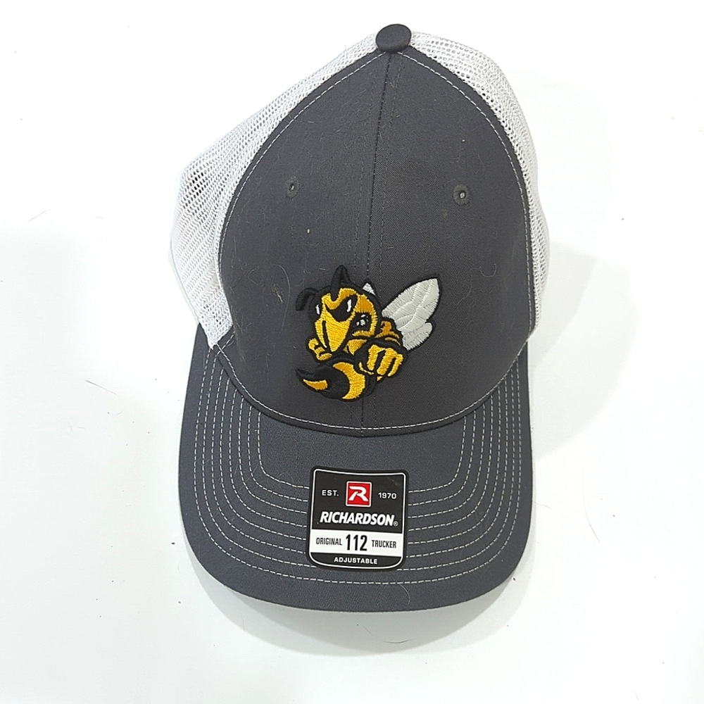 NWOT Richardson 112 Trucker Baseball Cap with Hornet